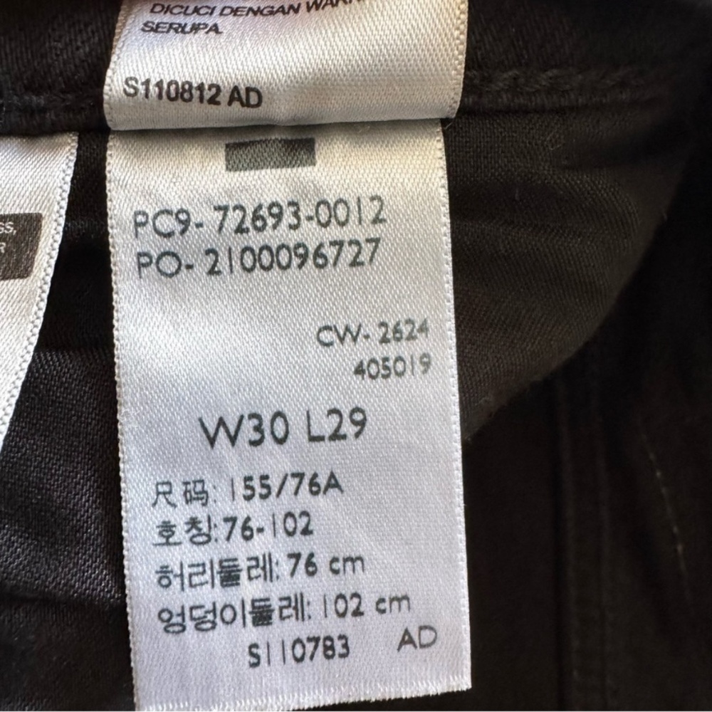 Levi's Black High-Rise Cropped Straight Jeans - Picture 7 of 11